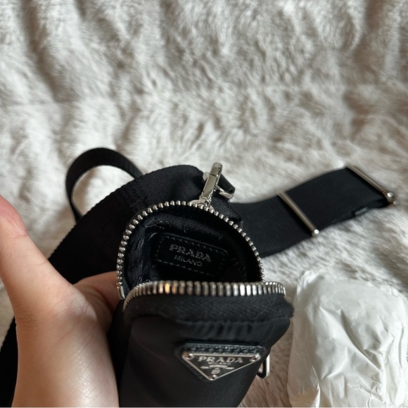 Prada re-edition strap pouch - Picture 10 of 11